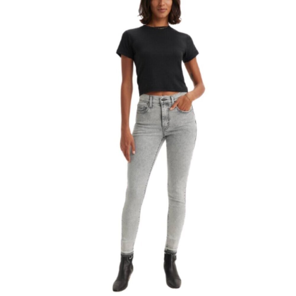 Levi's High-Rise Skinny Jeans in Light Gray Wash
